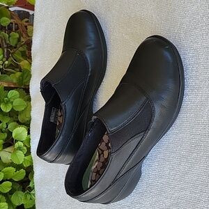 SKECHERS womens black slip ons. Size 7.5 like new condition.